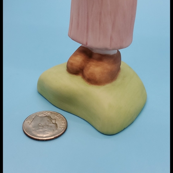 HALLMARK BETSEY CLARK Girl leaning in for a kiss 1979 - Picture 9 of 9